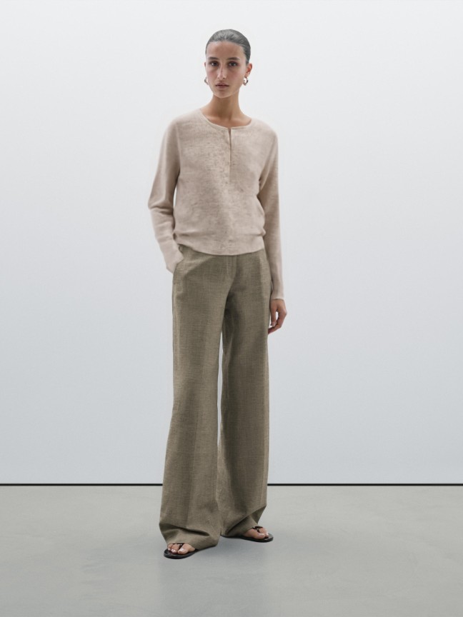 Woman trying on clothes virtually using Be Stylish app